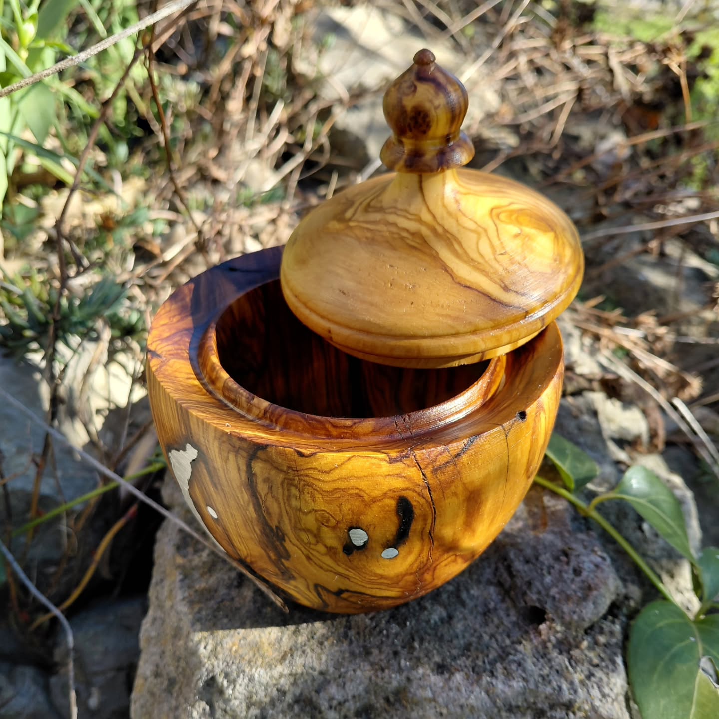 Boîte à bijoux en olivier et étain Boîte à bijoux artisanale en bois d'olivier avec incrustation d'étain