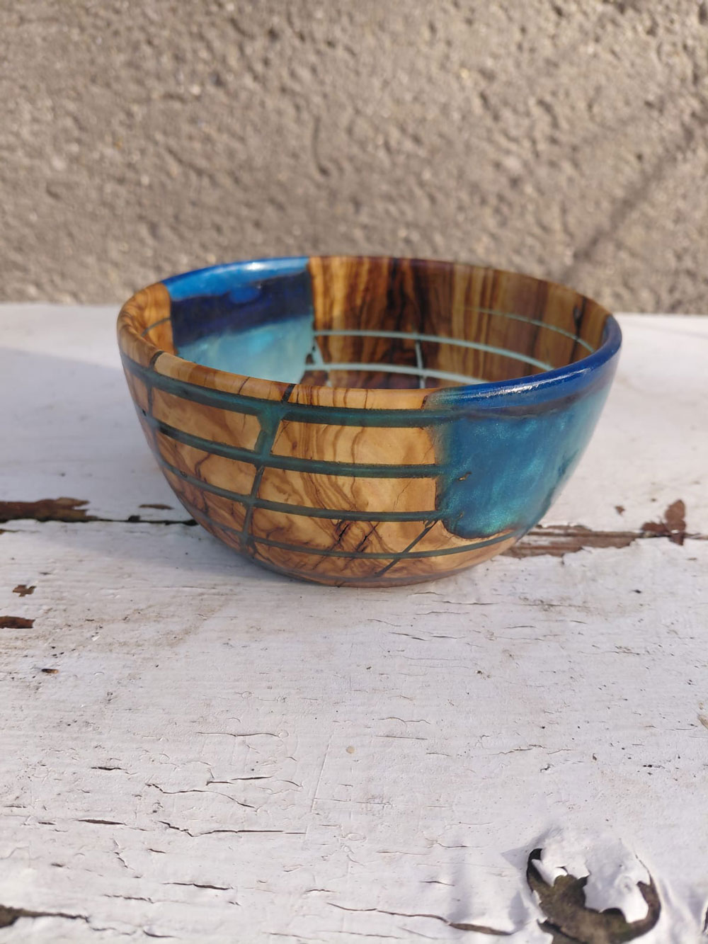 Bol olivier résine bleue Bol en bois d'olivier avec résine bleue artisanale