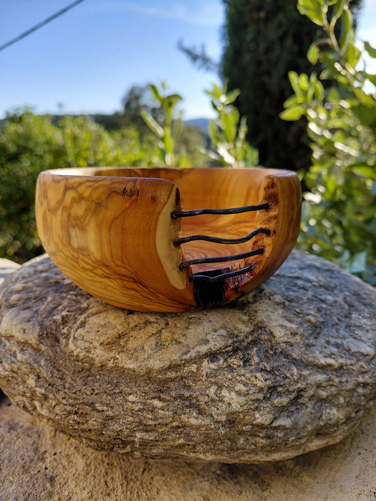 Vide-poche en bois d’olivier Vide-poche artisanal en bois d'olivier avec incrustation décorative
